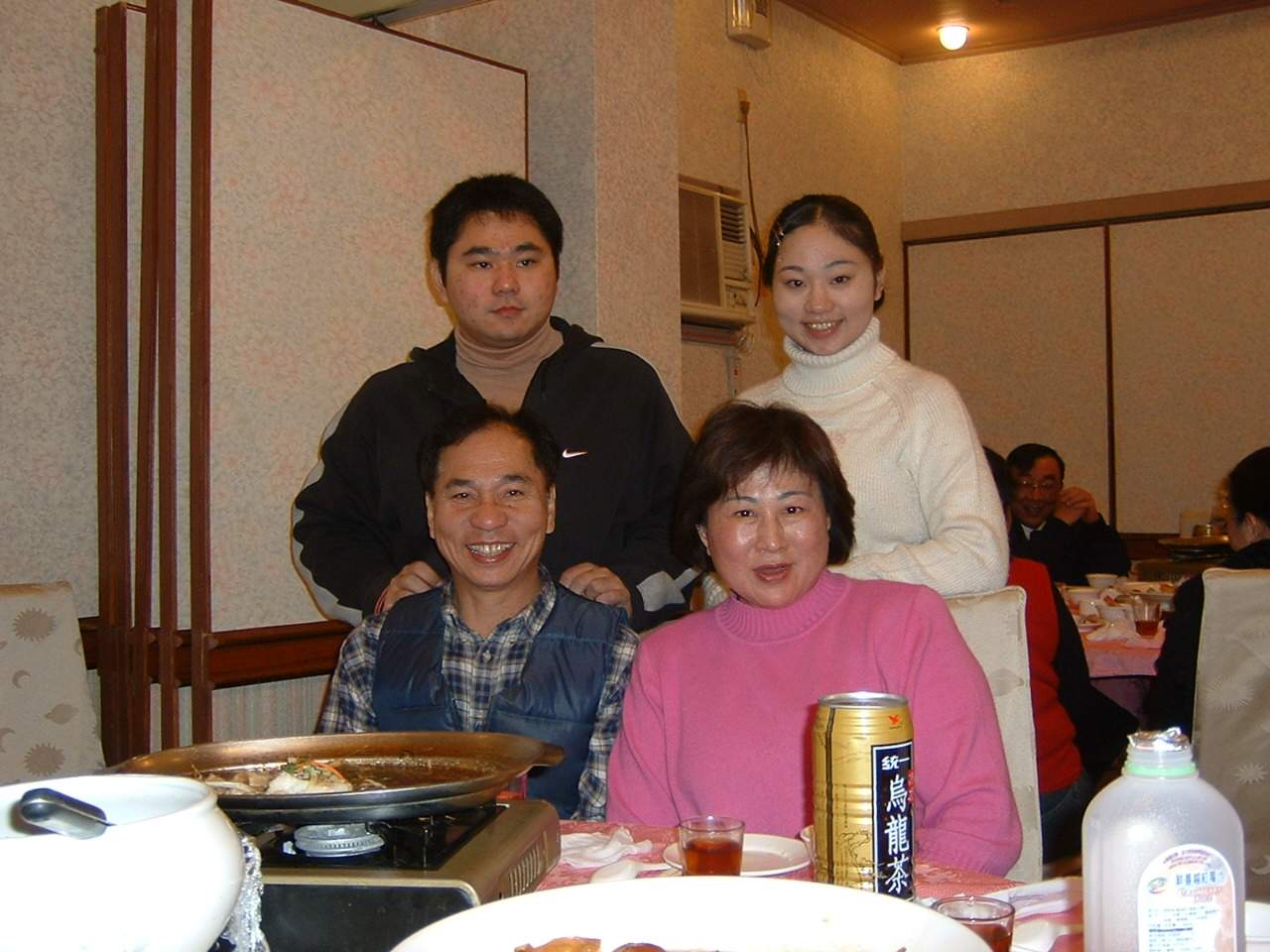 全家福--左起=本尊,夫人,兒子,女兒